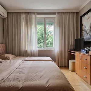  Apartment Center Cozy